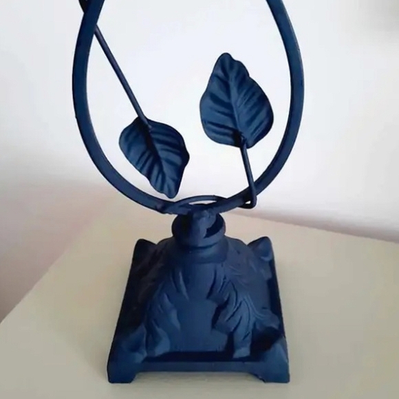Mat Black Cast Iron Leaf Detailed Heavy Bottom Candle Holder - Picture 3 of 5